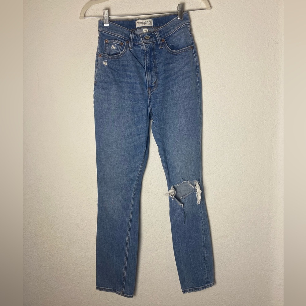 Abercrombie & Fitch Curve Love The 90s Slim Straight Ultra High Rise Jean